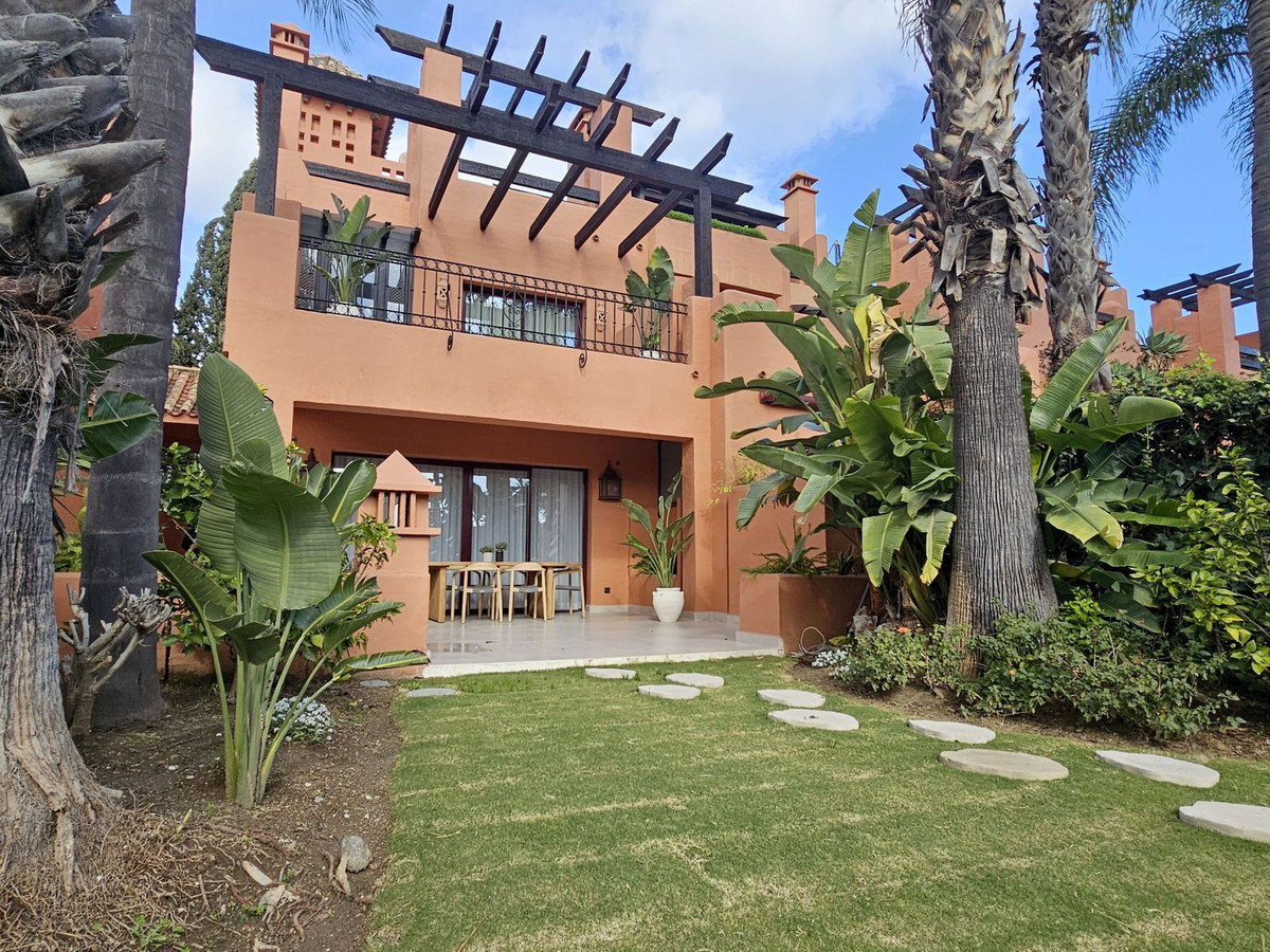Pareados de 4 dormitorios en venta en Milla de Oro – R5288776 Pareados de 4 dormitorios en venta en Milla de Oro – R5288776