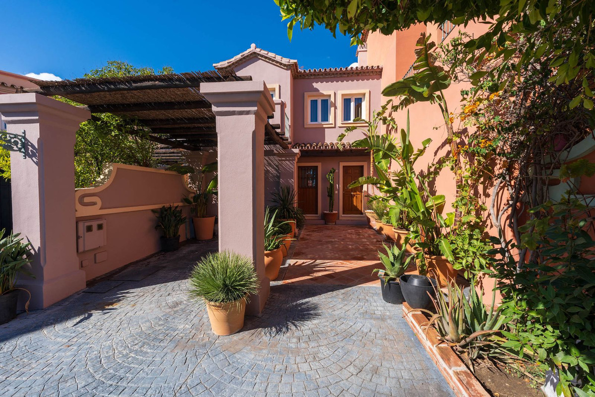 Adosados de 3 dormitorios en venta en Monte Halcones – R5208514 Adosados de 3 dormitorios en venta en Monte Halcones – R5208514