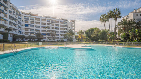 4 bedroom Apartments for sale in Puerto Banús – R4791541