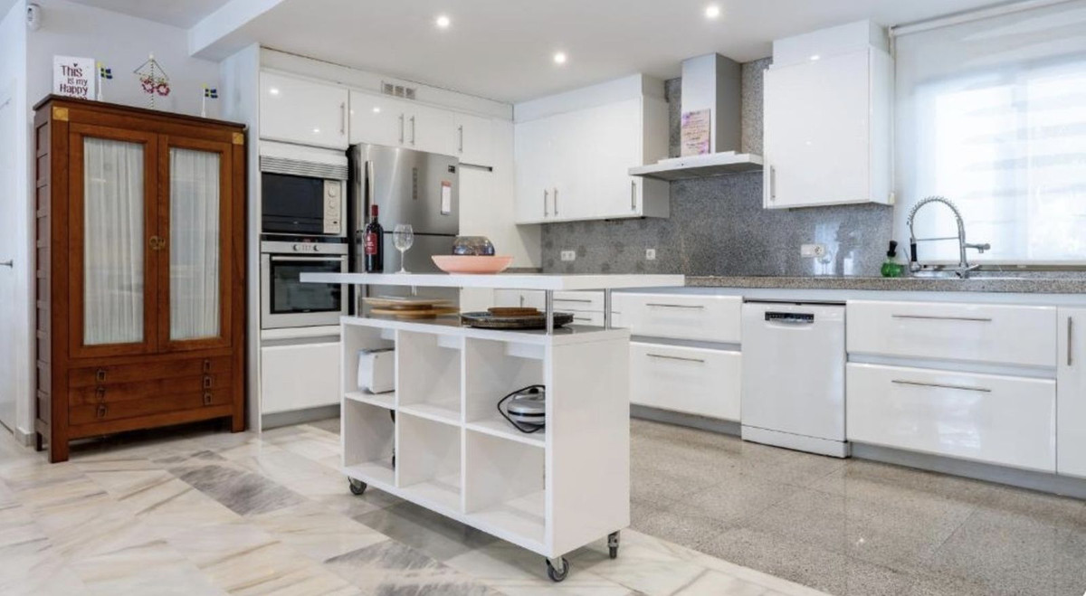 4 bedroom Apartments for sale in Elviria – R5389717 4 bedroom Apartments for sale in Elviria – R5389717