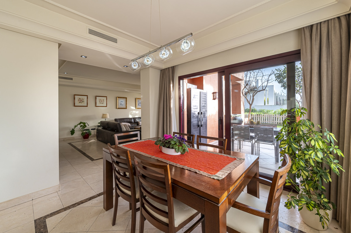 Adosados de 4 dormitorios en venta en Milla de Oro – R5400340 Adosados de 4 dormitorios en venta en Milla de Oro – R5400340