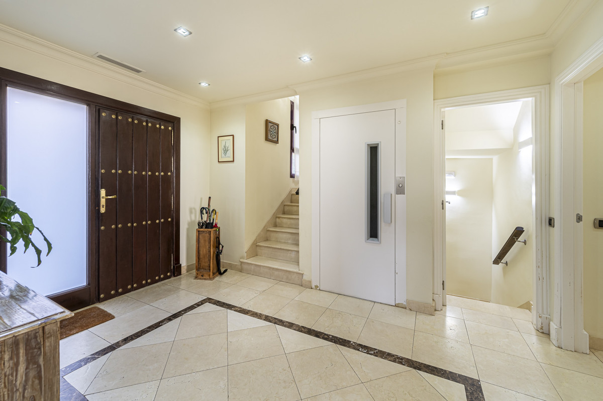 Adosados de 4 dormitorios en venta en Milla de Oro – R5400340 Adosados de 4 dormitorios en venta en Milla de Oro – R5400340