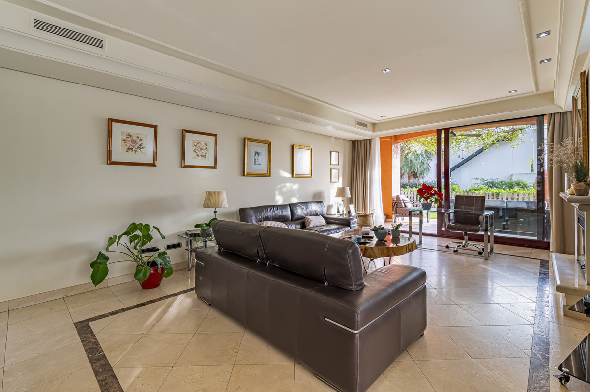 Adosados de 4 dormitorios en venta en Milla de Oro – R5400340 Adosados de 4 dormitorios en venta en Milla de Oro – R5400340