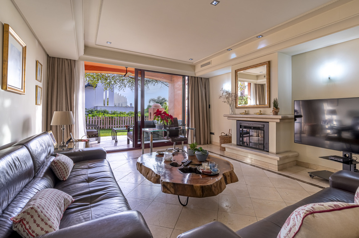 Adosados de 4 dormitorios en venta en Milla de Oro – R5400340 Adosados de 4 dormitorios en venta en Milla de Oro – R5400340