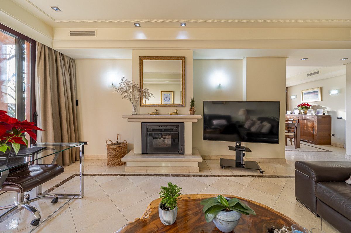 Adosados de 4 dormitorios en venta en Milla de Oro – R5400340 Adosados de 4 dormitorios en venta en Milla de Oro – R5400340
