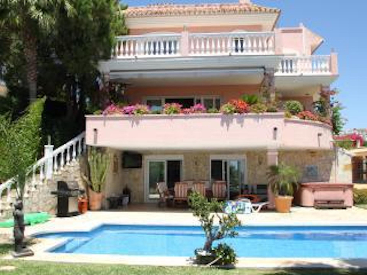 Villas de 5 dormitorios en venta en Calahonda – R5286094 Villas de 5 dormitorios en venta en Calahonda – R5286094