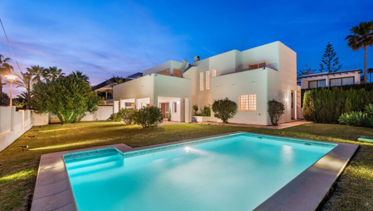 5 bedroom Villas for sale in Marbesa – R5009773 5 bedroom Villas for sale in Marbesa – R5009773 in
