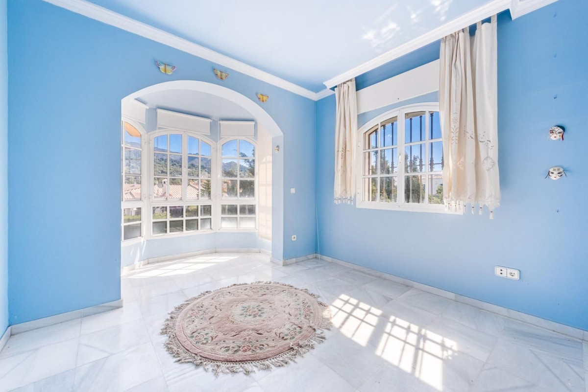 8 bedroom Villas for sale in Marbella – R5181184 8 bedroom Villas for sale in Marbella – R5181184