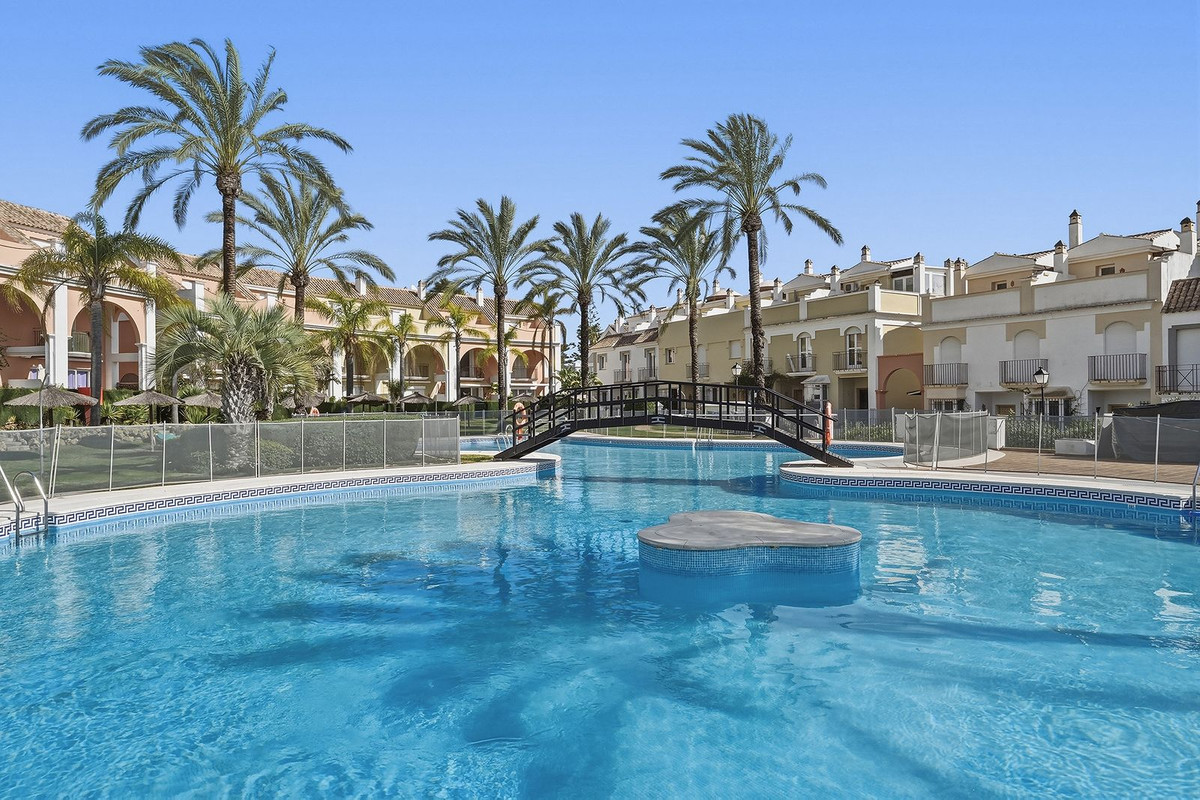 Adosados de 3 dormitorios en venta en Bahía de Marbella – R5078884 Adosados de 3 dormitorios en venta en Bahía de Marbella – R5078884