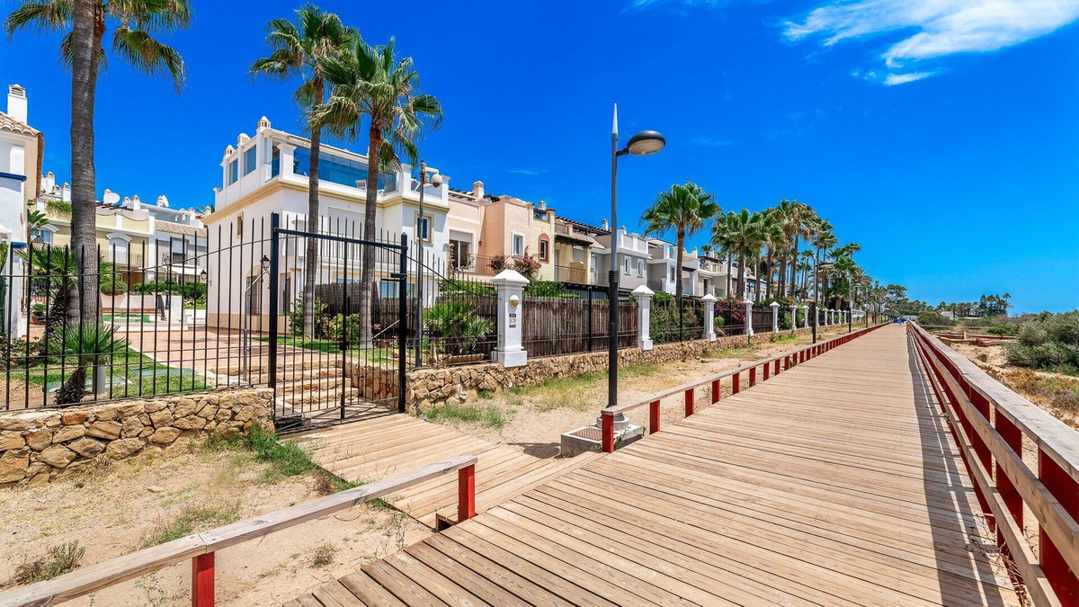 Adosados de 3 dormitorios en venta en Bahía de Marbella – R5078884 Adosados de 3 dormitorios en venta en Bahía de Marbella – R5078884