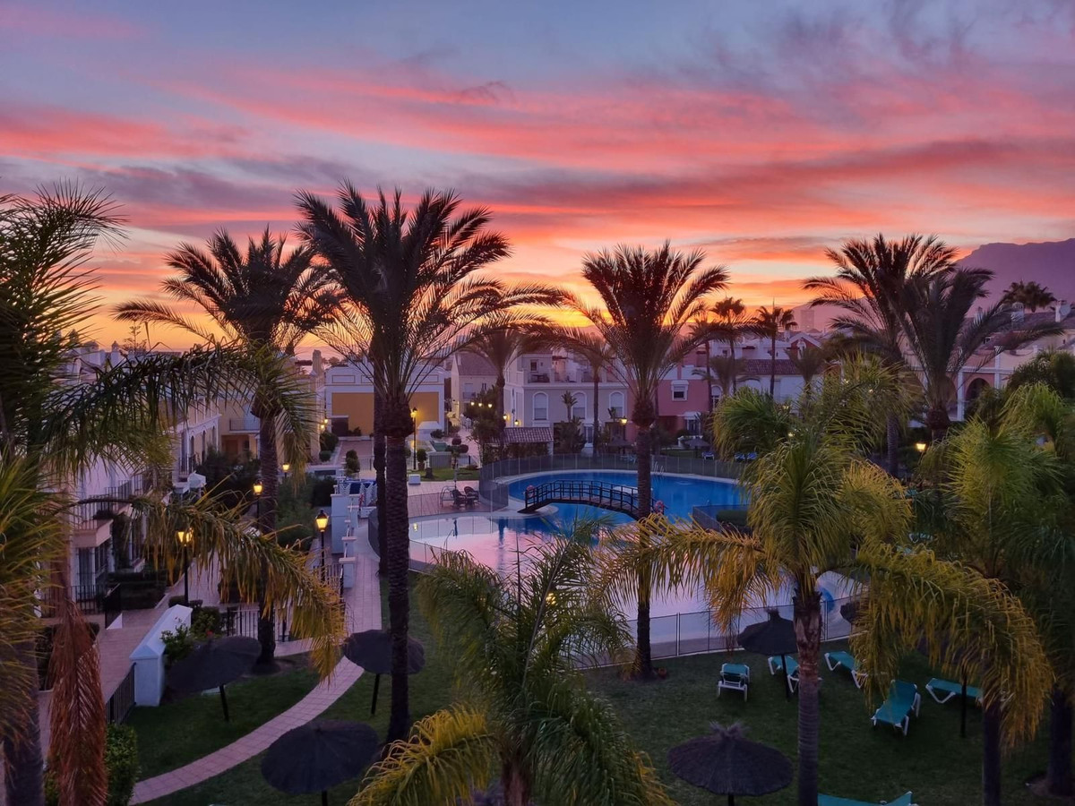 Adosados de 3 dormitorios en venta en Bahía de Marbella – R5078884 Adosados de 3 dormitorios en venta en Bahía de Marbella – R5078884