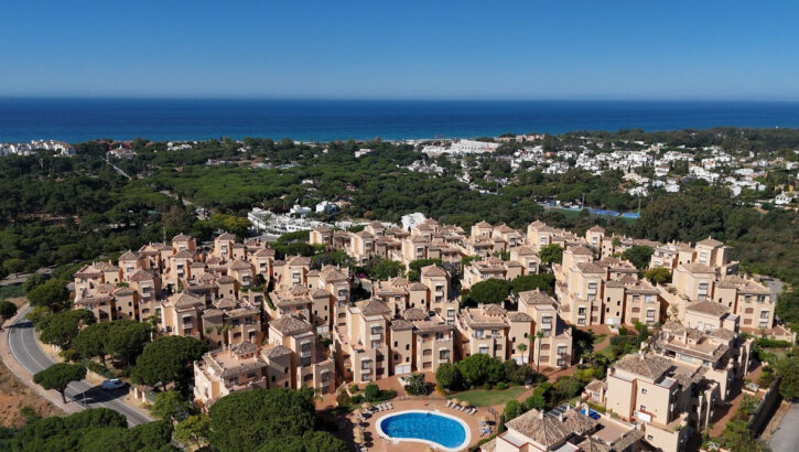 Apartamentos de 4 dormitorios en venta en Elviria – R5407240 Apartamentos de 4 dormitorios en venta en Elviria – R5407240 en