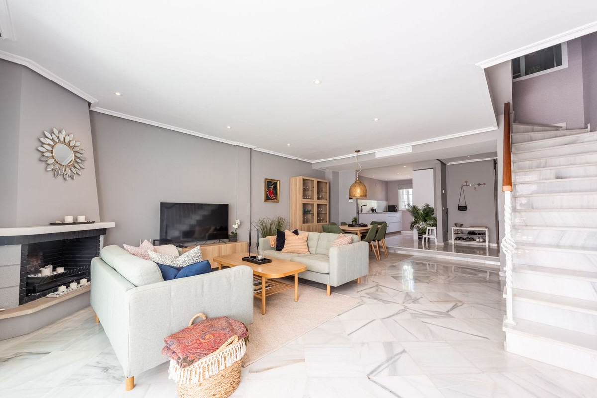 Adosados de 3 dormitorios en venta en Milla de Oro – R5397601 Adosados de 3 dormitorios en venta en Milla de Oro – R5397601