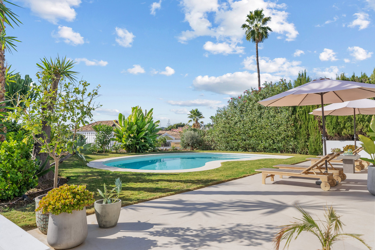 Villas de 4 dormitorios en venta en Nueva Andalucía – R5315866 Villas de 4 dormitorios en venta en Nueva Andalucía – R5315866