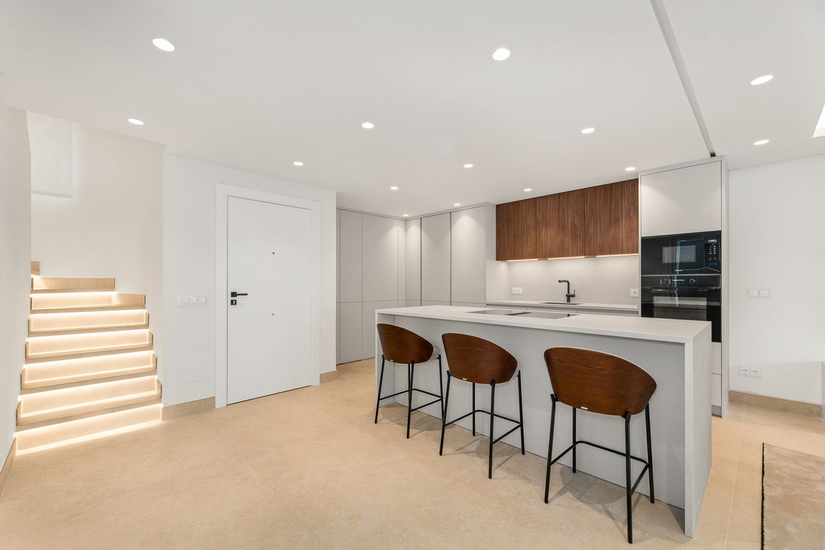 Adosados de 4 dormitorios en venta en Nueva Milla de Oro – R5002918 Adosados de 4 dormitorios en venta en Nueva Milla de Oro – R5002918