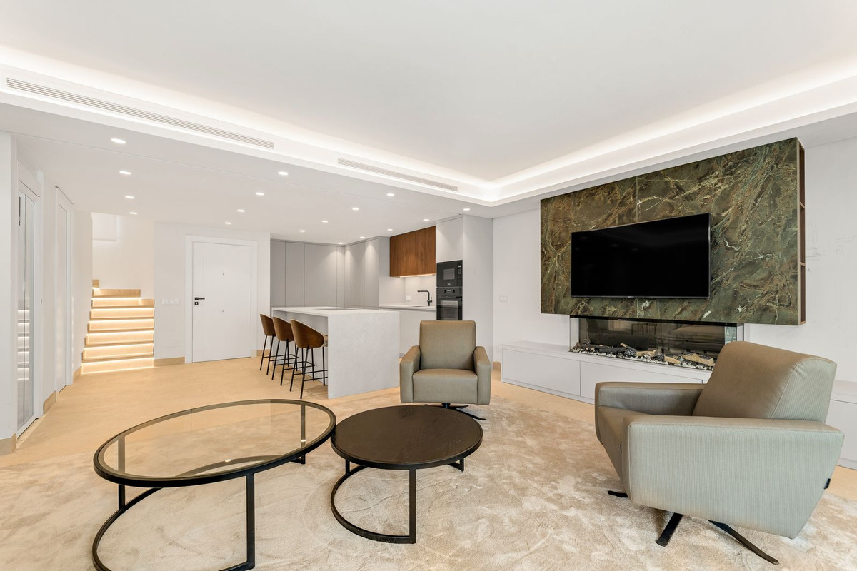 Adosados de 4 dormitorios en venta en Nueva Milla de Oro – R5002918 Adosados de 4 dormitorios en venta en Nueva Milla de Oro – R5002918
