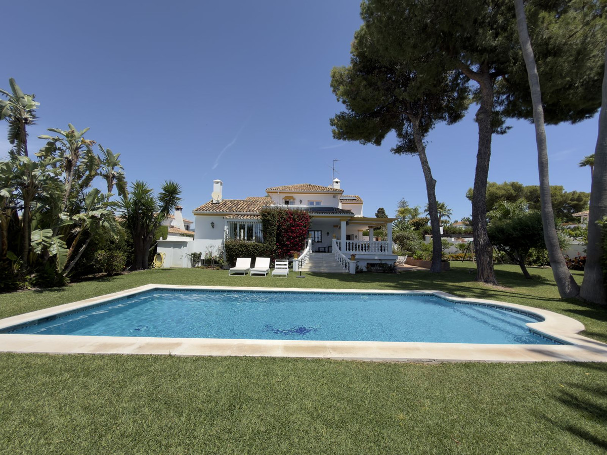 Villas de 4 dormitorios en venta en San Pedro de Alcántara – R5394949 Villas de 4 dormitorios en venta en San Pedro de Alcántara – R5394949