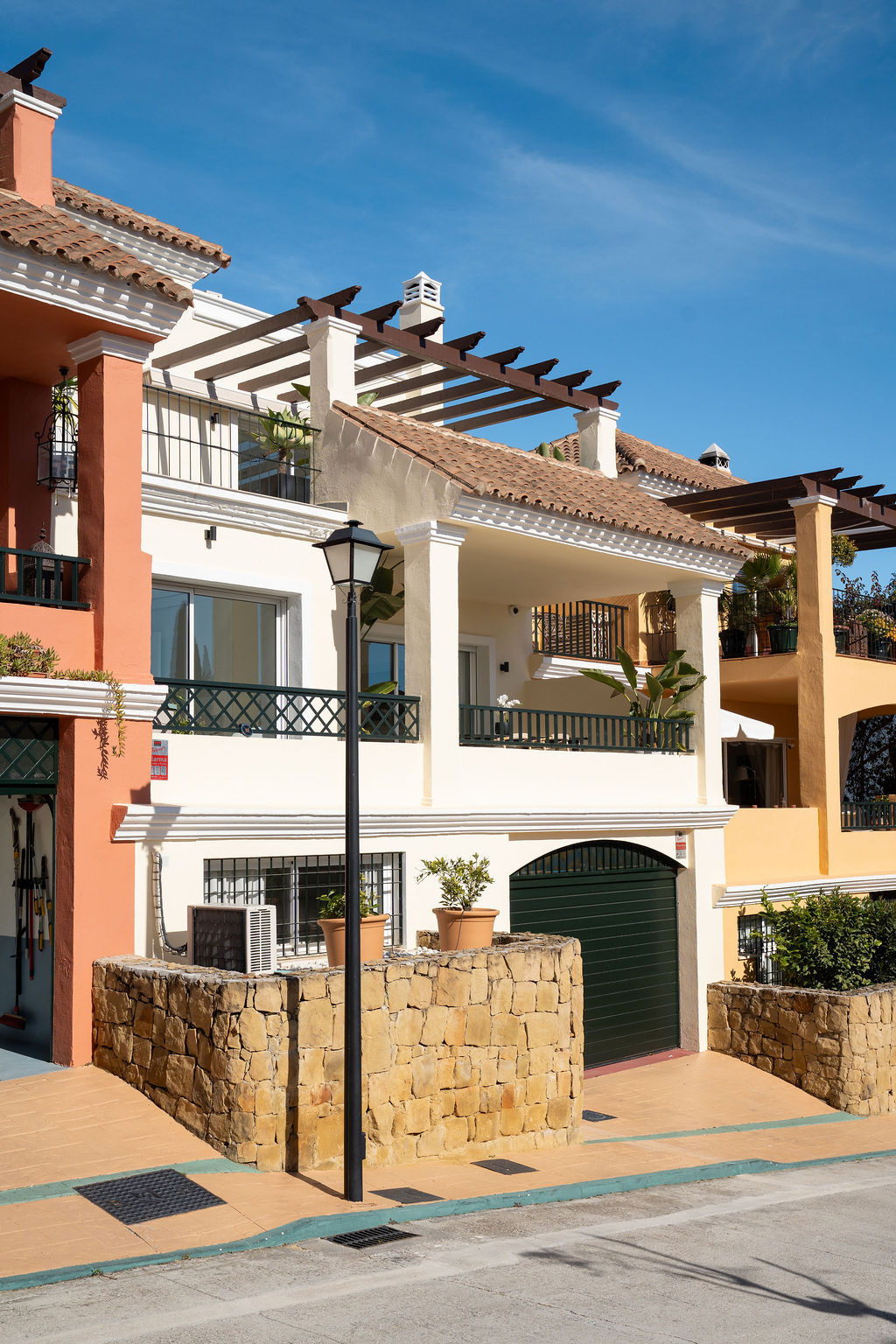 Adosados de 4 dormitorios en venta en Nueva Andalucía – R5292394 Adosados de 4 dormitorios en venta en Nueva Andalucía – R5292394