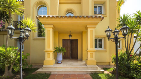 4 bedroom Villas for sale in Elviria – R5251219