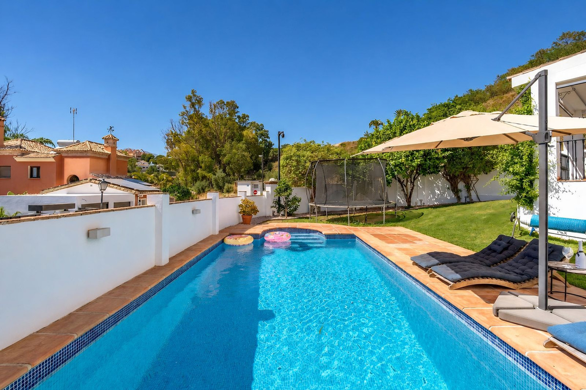 Pareados de 4 dormitorios en venta en Nueva Andalucía – R5417878 Pareados de 4 dormitorios en venta en Nueva Andalucía – R5417878