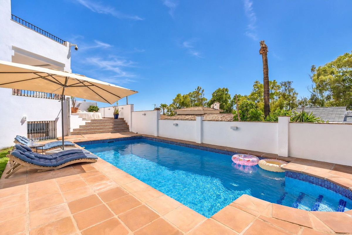 Pareados de 4 dormitorios en venta en Nueva Andalucía – R5417878 Pareados de 4 dormitorios en venta en Nueva Andalucía – R5417878