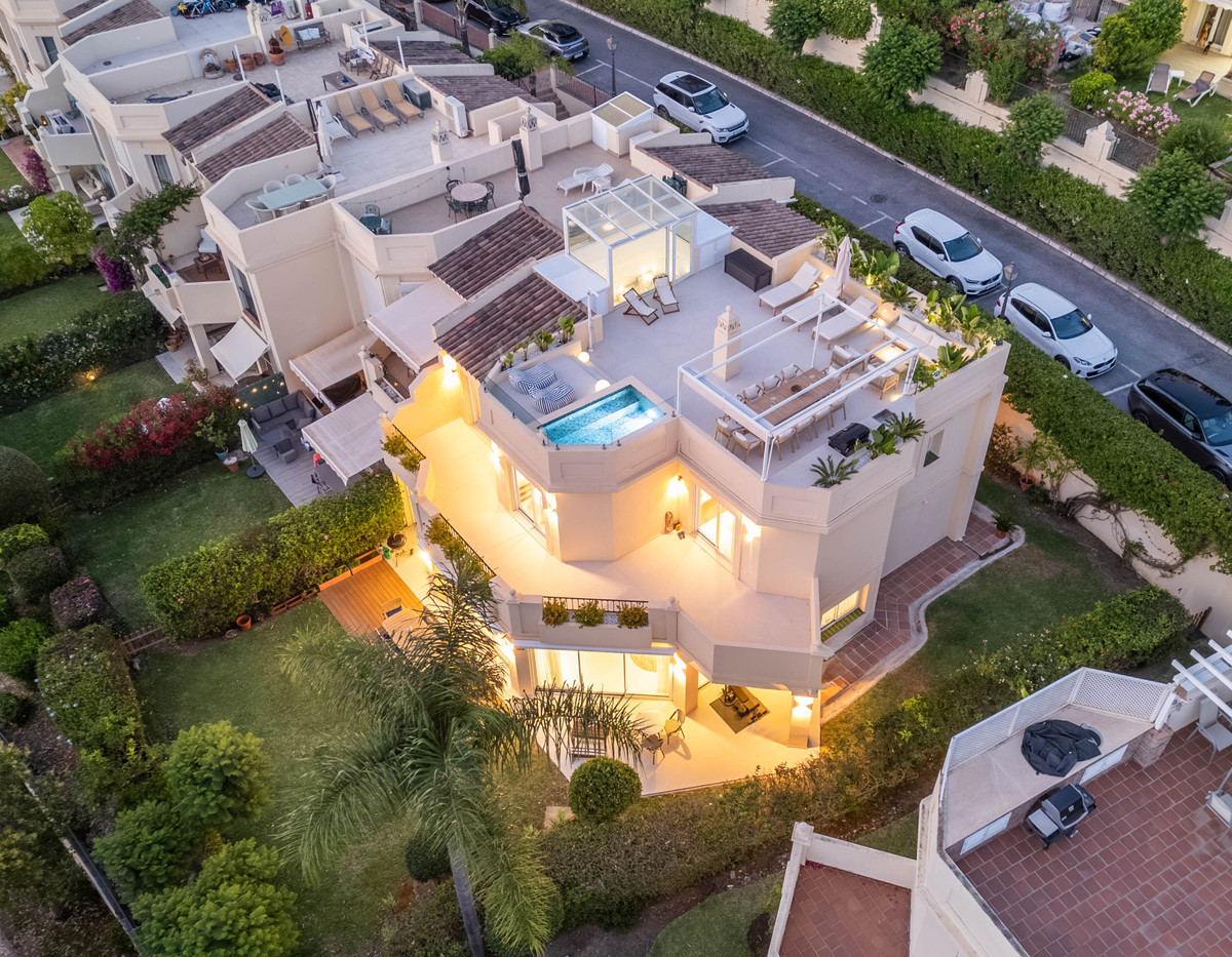 Pareados de 4 dormitorios en venta en La Quinta – R5413756 Pareados de 4 dormitorios en venta en La Quinta – R5413756