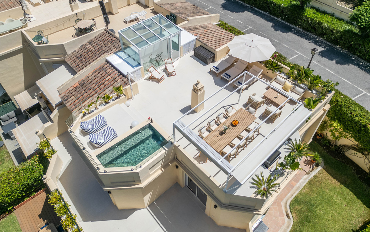 Pareados de 4 dormitorios en venta en La Quinta – R5413756 Pareados de 4 dormitorios en venta en La Quinta – R5413756