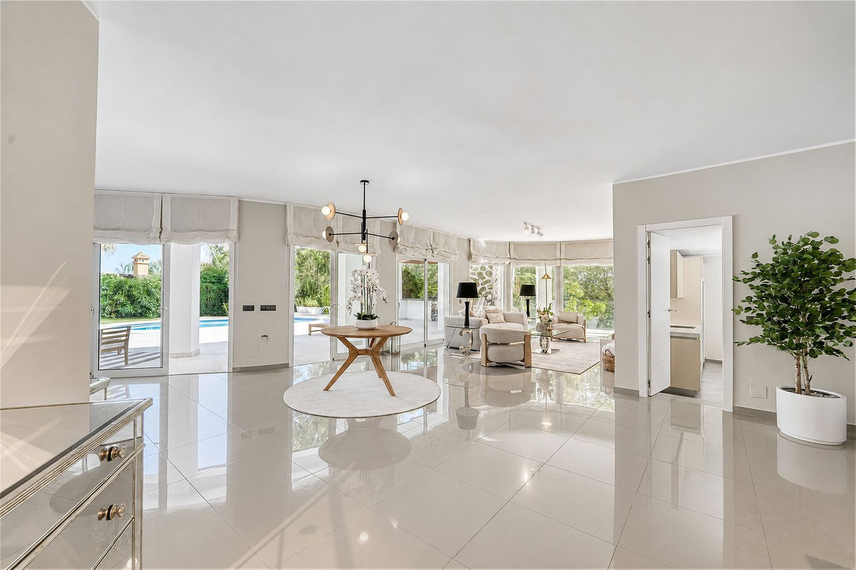 4 bedroom Villas for sale in Benahavís – R5383924 4 bedroom Villas for sale in Benahavís – R5383924