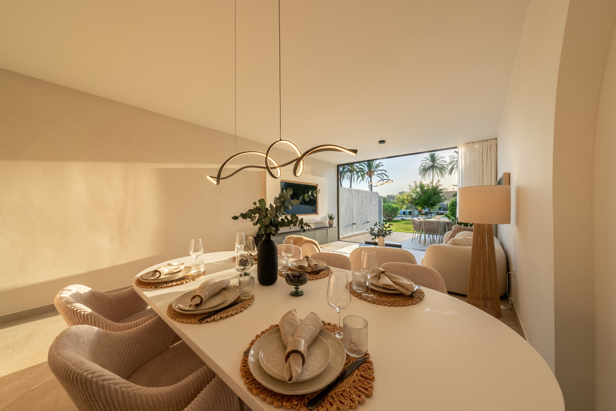 4 bedroom Townhouses for sale in Nueva Andalucía – R5204953 4 bedroom Townhouses for sale in Nueva Andalucía – R5204953