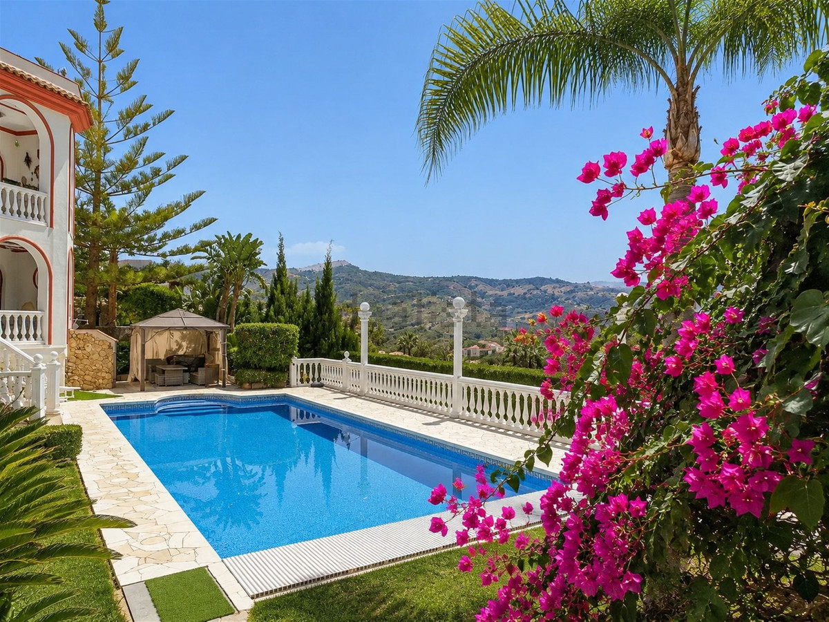 6 bedroom Villas for sale in Hacienda Las Chapas – R5414770 6 bedroom Villas for sale in Hacienda Las Chapas – R5414770