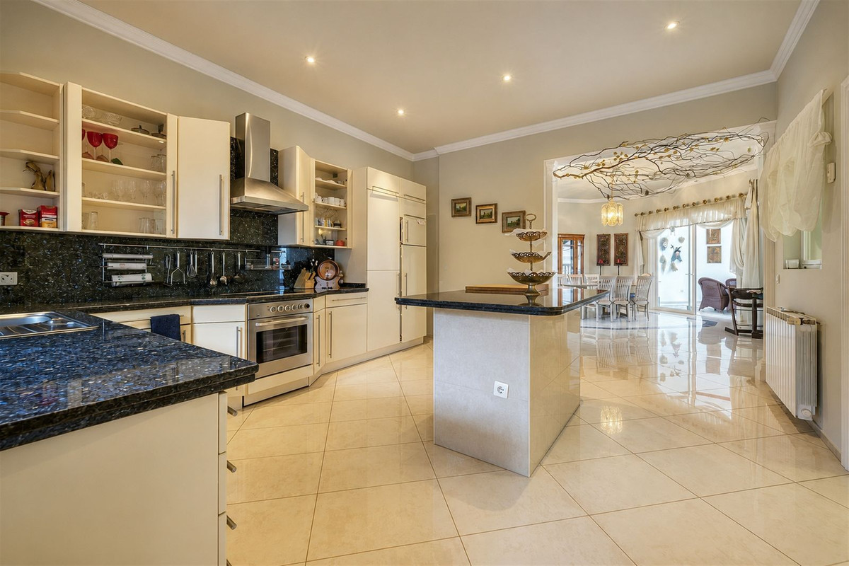 6 bedroom Villas for sale in Hacienda Las Chapas – R5414770 6 bedroom Villas for sale in Hacienda Las Chapas – R5414770