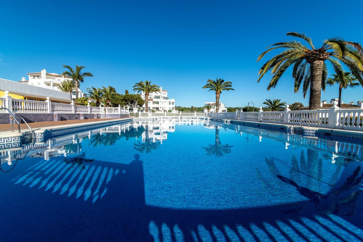 2 bedroom Penthouses for sale in Elviria – R5400010 2 bedroom Penthouses for sale in Elviria – R5400010