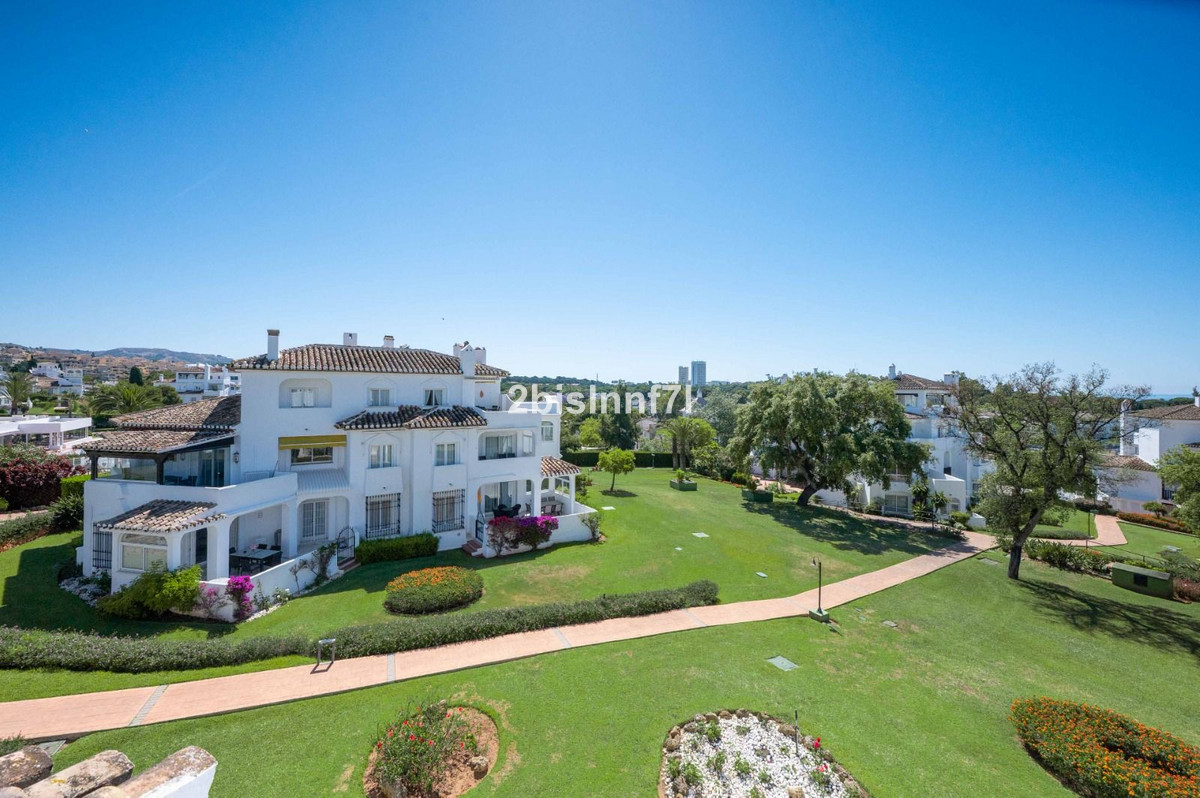 2 bedroom Penthouses for sale in Elviria – R5400010 2 bedroom Penthouses for sale in Elviria – R5400010