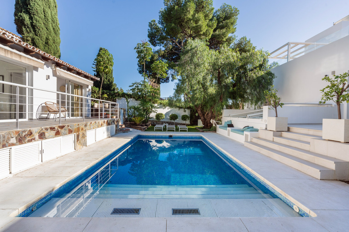 Villas de 5 dormitorios en venta en Nueva Andalucía – R5418541 Villas de 5 dormitorios en venta en Nueva Andalucía – R5418541