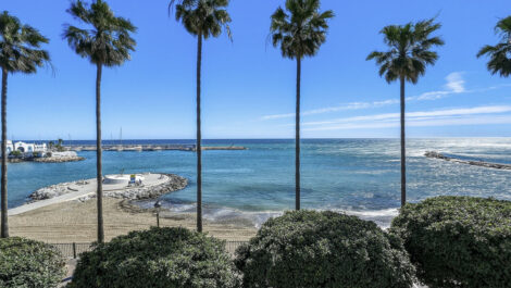 5 bedroom Penthouses for sale in Marbella – R5322541
