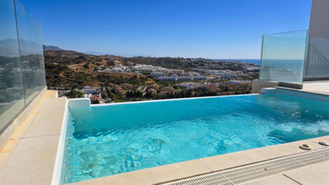 4 bedroom Penthouses for sale in La Cala de Mijas – R5182450
