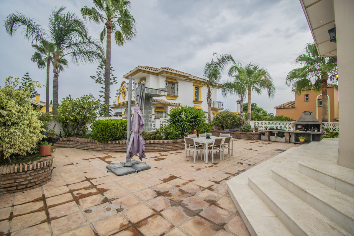 Villas de 4 dormitorios en venta en San Pedro de Alcántara – R3712520 Villas de 4 dormitorios en venta en San Pedro de Alcántara – R3712520