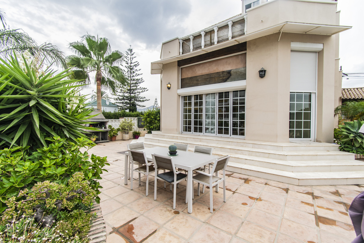 Villas de 4 dormitorios en venta en San Pedro de Alcántara – R3712520 Villas de 4 dormitorios en venta en San Pedro de Alcántara – R3712520