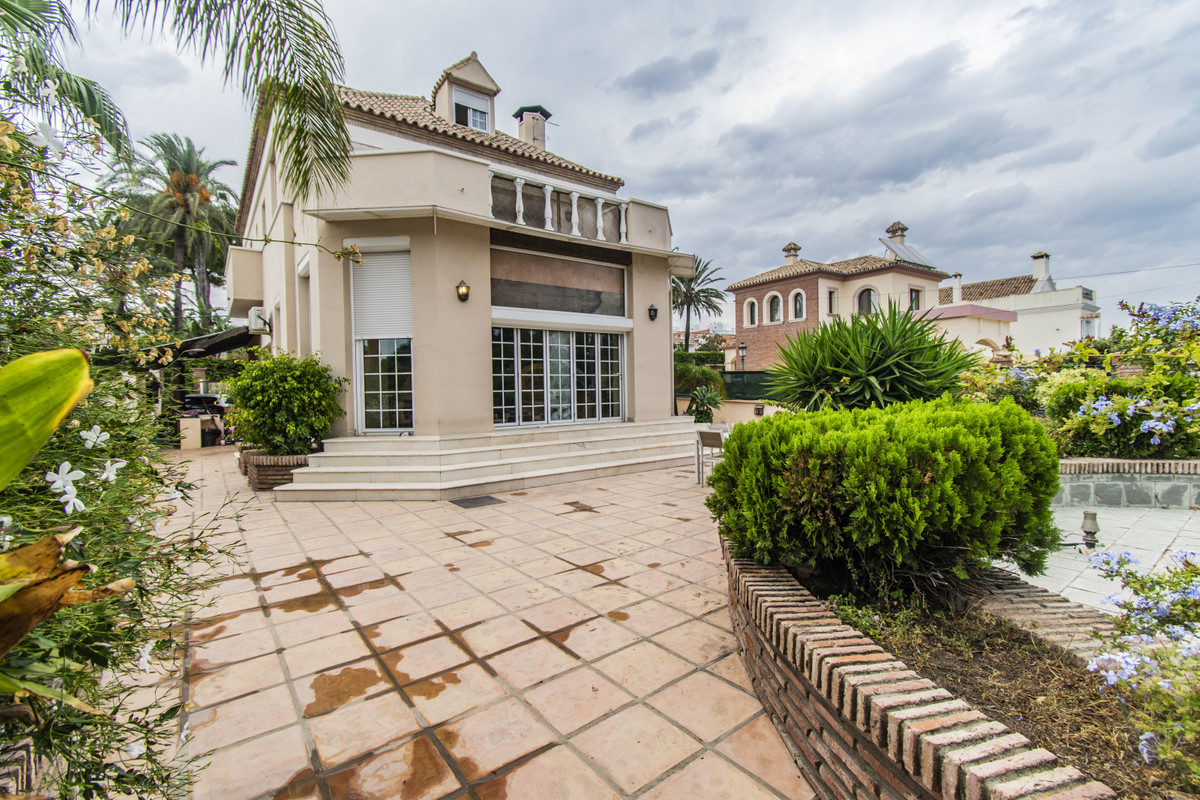 Villas de 4 dormitorios en venta en San Pedro de Alcántara – R3712520 Villas de 4 dormitorios en venta en San Pedro de Alcántara – R3712520