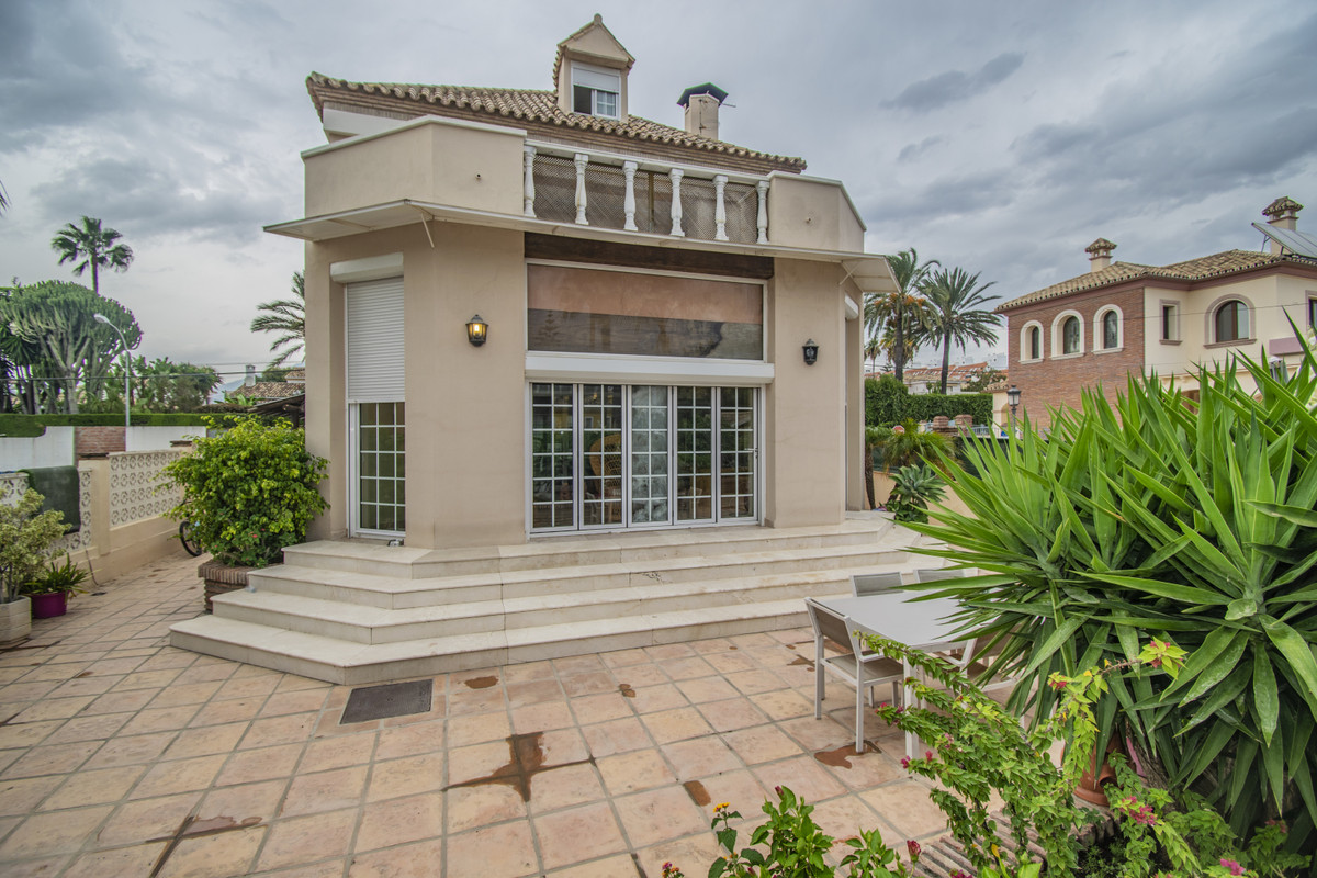 Villas de 4 dormitorios en venta en San Pedro de Alcántara – R3712520 Villas de 4 dormitorios en venta en San Pedro de Alcántara – R3712520