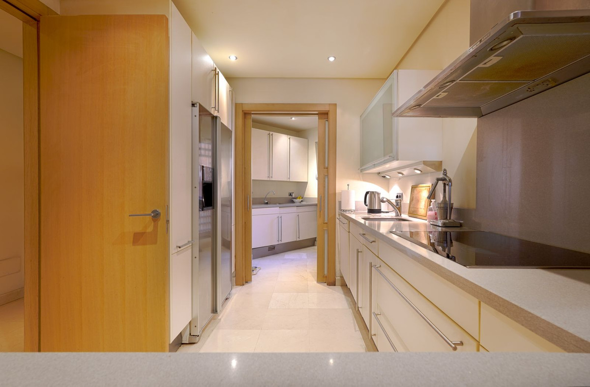Apartamentos de 3 dormitorios en venta en Marbella – R4271971 Apartamentos de 3 dormitorios en venta en Marbella – R4271971