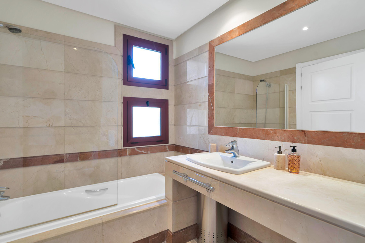 Apartamentos de 3 dormitorios en venta en Bahía de Marbella – R5304808 Apartamentos de 3 dormitorios en venta en Bahía de Marbella – R5304808