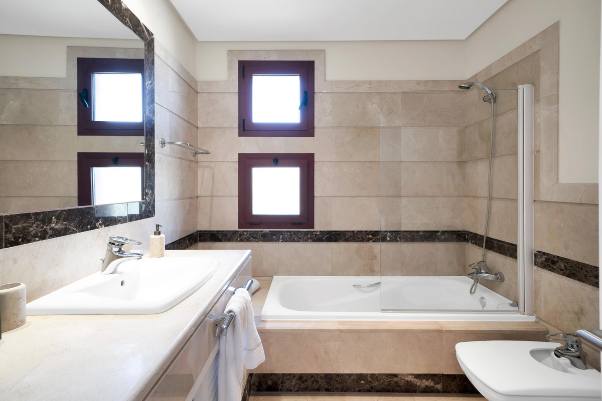 Apartamentos de 3 dormitorios en venta en Bahía de Marbella – R5304808 Apartamentos de 3 dormitorios en venta en Bahía de Marbella – R5304808
