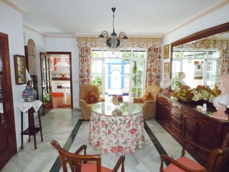6 bedroom Townhouses for sale in Marbella – R2911550 6 bedroom Townhouses for sale in Marbella – R2911550