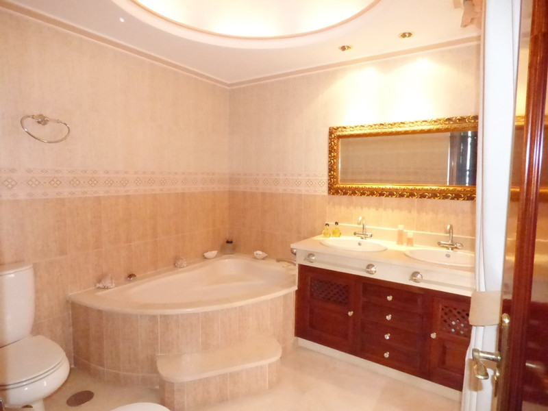 6 bedroom Townhouses for sale in Marbella – R2911550 6 bedroom Townhouses for sale in Marbella – R2911550