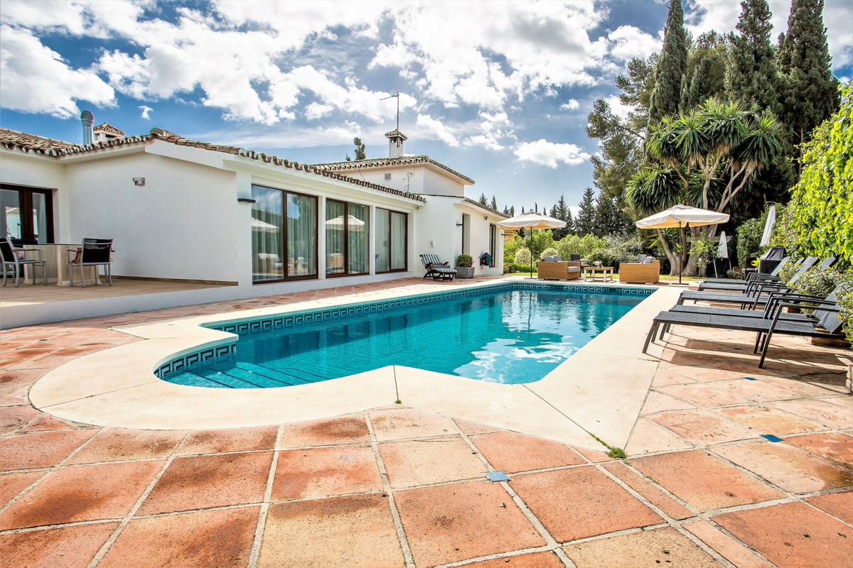 Villas de 7 dormitorios en venta en San Pedro de Alcántara – R5414920 Villas de 7 dormitorios en venta en San Pedro de Alcántara – R5414920