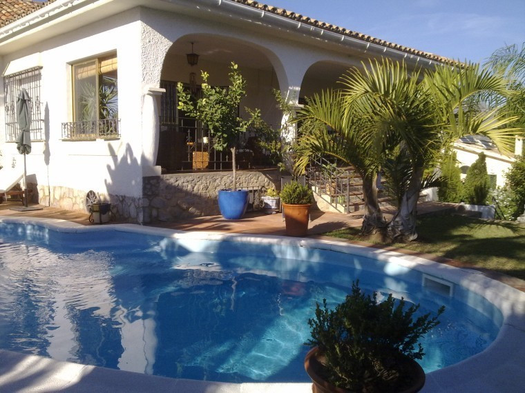 7 bedroom Villas for sale in Nueva Andalucía – R151353 7 bedroom Villas for sale in Nueva Andalucía – R151353
