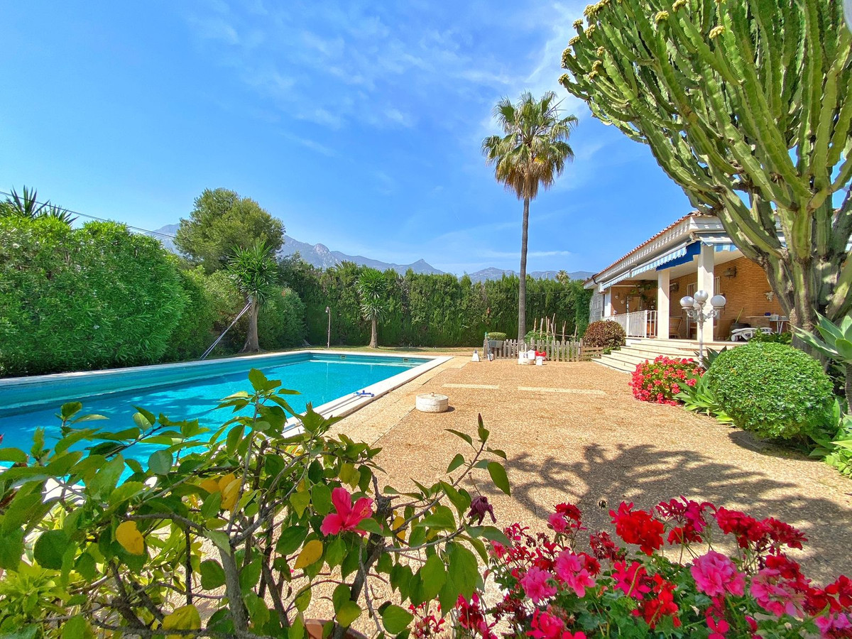 4 bedroom Villas for sale in Marbella – R2308304 4 bedroom Villas for sale in Marbella – R2308304