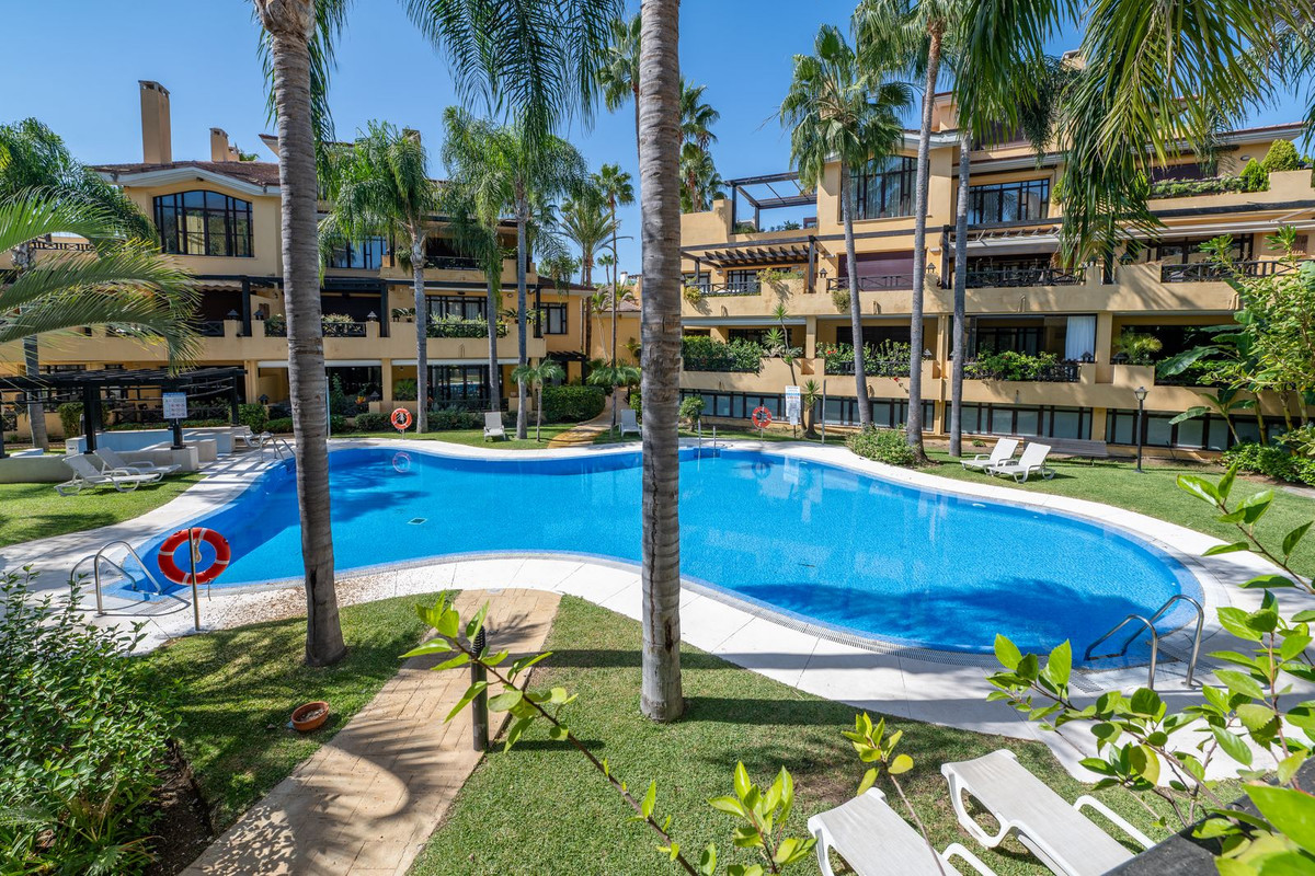 2 bedroom Apartments for sale in Puerto Banús – R5201335 2 bedroom Apartments for sale in Puerto Banús – R5201335