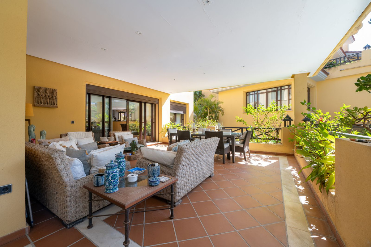 2 bedroom Apartments for sale in Puerto Banús – R5201335 2 bedroom Apartments for sale in Puerto Banús – R5201335